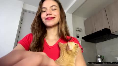 Snapshot of antonellarossii_ chatting on December 22, 5:32 pm Antonella online show from December 22, 5:32 pm