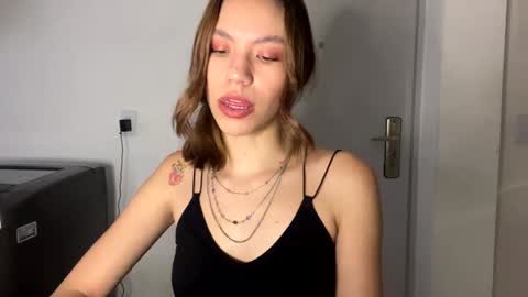 Snapshot of antonellarossii_ chatting on December 26, 11:43 am Antonella online show from December 26, 11:43 am