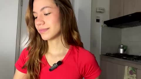 Snapshot of antonellarossii_ chatting on February 6, 1:43 pm Antonella online show from February 6, 1:43 pm