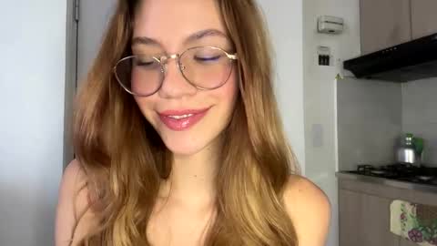 Snapshot of antonellarossii_ chatting on February 8, 4:25 pm Antonella online show from February 8, 4:25 pm