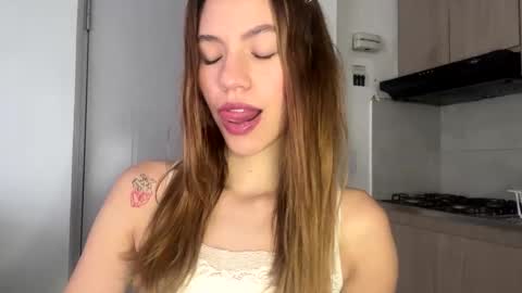 Snapshot of antonellarossii_ chatting on February 9, 1:14 pm Antonella online show from February 9, 1:14 pm