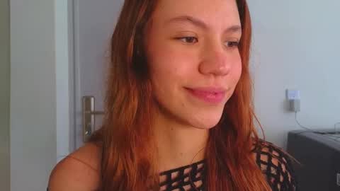 Snapshot of antonellarossii_ chatting on February 21, 4:37 pm Antonella online show from February 21, 4:37 pm