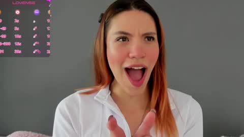 Snapshot of antonellarossii_ chatting on October 8, 1:09 pm Antonella online show from October 8, 1:09 pm