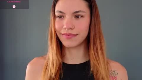 Snapshot of antonellarossii_ chatting on December 3, 1:20 pm Antonella online show from December 3, 1:20 pm