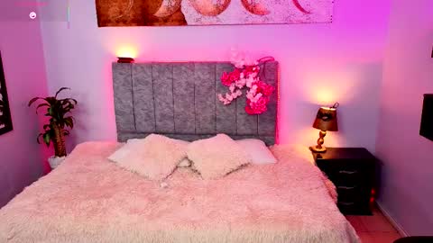 Snapshot of antonellastar24_ chatting on October 14, 8:42 pm Antonella online show from October 14, 8:42 pm