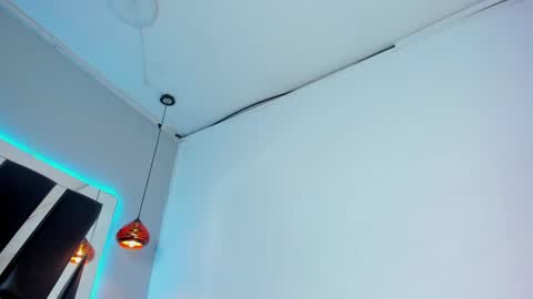 A N T O N E L L E  online show from January 12, 5:22 pm