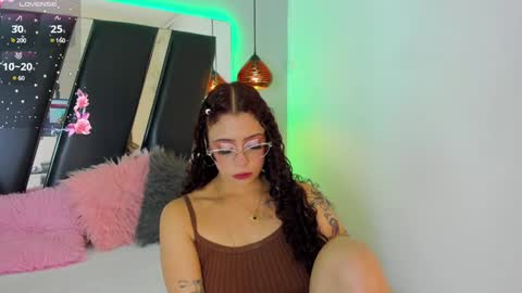 A N T O N E L L E  online show from February 7, 11:34 am