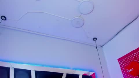 A N T O N E L L E  online show from February 15, 11:28 am