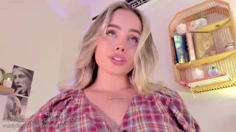 Snapshot of antonia_savatto_ chatting on October 17, 8:55 pm o ANTO online show from October 17, 8:55 pm