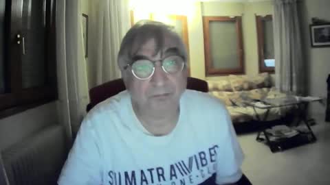 Snapshot of antonio2605 chatting on December 6, 1:40 am Antonio online show from December 6, 1:40 am