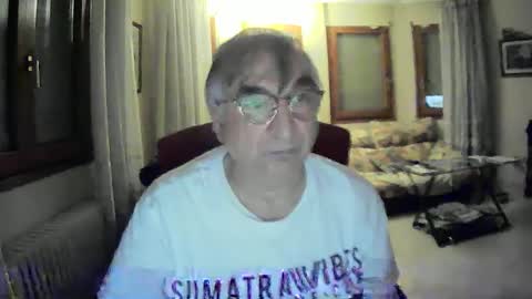 Snapshot of antonio2605 chatting on December 6, 4:47 am Antonio online show from December 6, 4:47 am