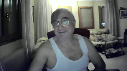 Snapshot of antonio2605 chatting on December 12, 7:04 pm Antonio online show from December 12, 7:04 pm