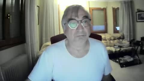 Snapshot of antonio2605 chatting on December 17, 7:15 pm Antonio online show from December 17, 7:15 pm