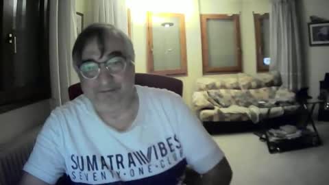 Snapshot of antonio2605 chatting on December 22, 5:12 am Antonio online show from December 22, 5:12 am