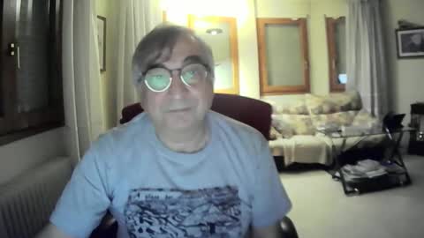 Snapshot of antonio2605 chatting on December 25, 1:42 am Antonio online show from December 25, 1:42 am