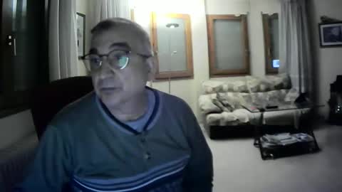 Snapshot of antonio2605 chatting on January 6, 1:20 am Antonio online show from January 6, 1:20 am