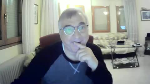 Snapshot of antonio2605 chatting on February 14, 1:13 am Antonio online show from February 14, 1:13 am