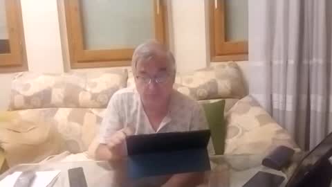 Snapshot of antonio2605 chatting on October 5, 12:53 am Antonio online show from October 5, 12:53 am