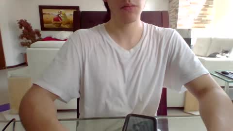 Snapshot of antonio_ricci chatting on February 6, 7:51 pm antonio_ricci online show from February 6, 7:51 pm