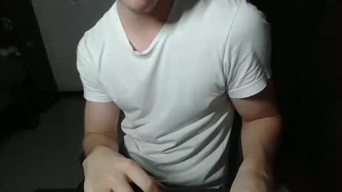 Snapshot of antonio_ricci chatting on October 9, 4:43 am antonio_ricci online show from October 9, 4:43 am