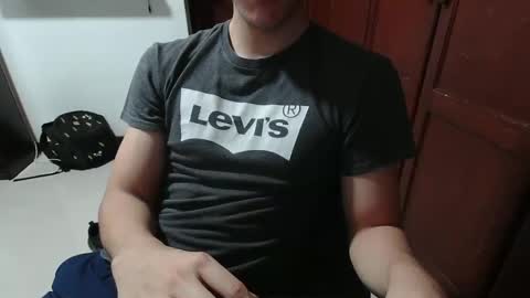 Snapshot of antonio_ricci chatting on October 28, 2:37 am antonio_ricci online show from October 28, 2:37 am