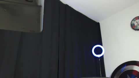 Instagram miguelangel1802  online show from February 2, 2:27 am