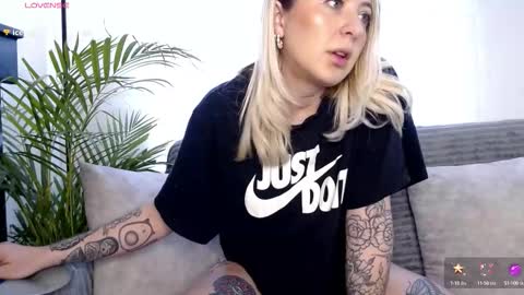 Antonia online show from October 6, 6:05 pm