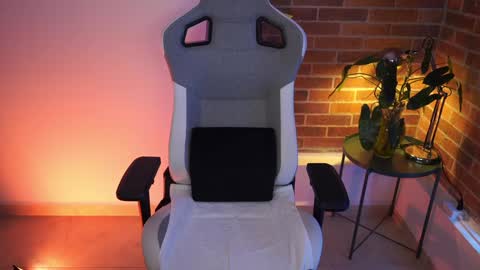 anya online show from January 18, 7:37 pm