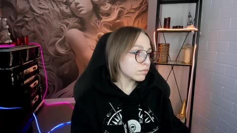 APHEX QUEEN online show from February 2, 5:15 pm