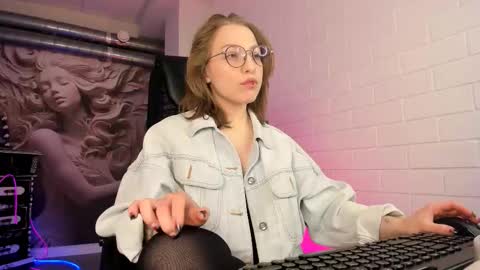 APHEX QUEEN online show from September 19, 9:22 am