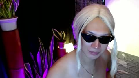 Roman Goddess online show from December 3, 6:06 pm