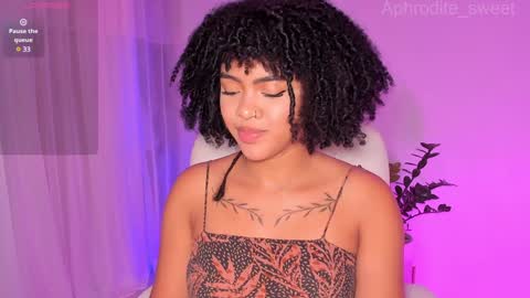 Snapshot of aphrodite_sweet chatting on December 4, 7:23 pm Karla online show from December 4, 7:23 pm