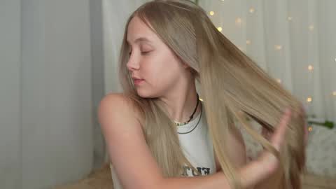  REYNA  my friend   online show from December 6, 2:28 pm