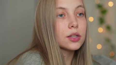  REYNA  my friend   online show from December 6, 8:40 pm