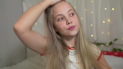  REYNA  my friend   online show from December 22, 8:05 am