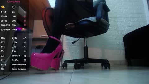 Aprhillove online show from October 9, 9:13 pm