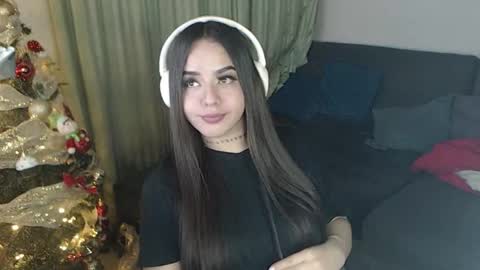 Abril Freelance Model online show from November 11, 8:25 am