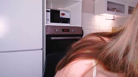 Snapshot of april_felicity chatting on December 3, 10:40 pm April online show from December 3, 10:40 pm