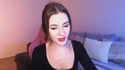 Snapshot of april_felicity chatting on March 4, 11:43 pm April online show from March 4, 11:43 pm