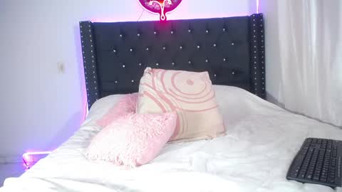 Snapshot of aprilhotty chatting on December 11, 10:49 pm April online show from December 11, 10:49 pm