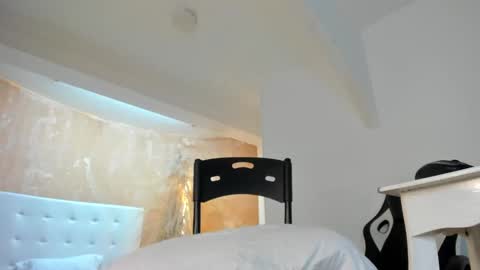 Snapshot of aprill_fox chatting on February 2, 12:57 pm aprill_fox online show from February 2, 12:57 pm