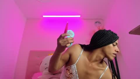 Snapshot of aprill_fox chatting on February 20, 2:13 pm aprill_fox online show from February 20, 2:13 pm