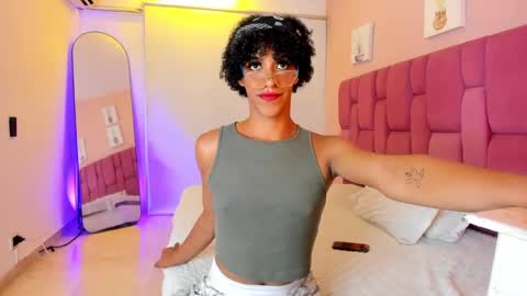 Snapshot of aprill_fox chatting on October 7, 8:50 pm aprill_fox online show from October 7, 8:50 pm