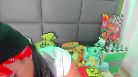 Snapshot of aprill_fox chatting on November 19, 2:39 pm aprill_fox online show from November 19, 2:39 pm