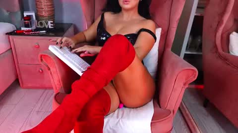 AQueenMonica online show from November 9, 2:37 pm