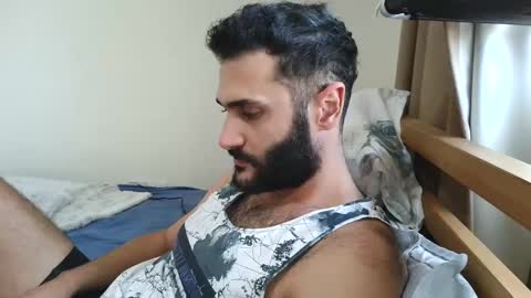 Snapshot of arabhairy90 chatting on December 4, 9:40 am hairycub online show from December 4, 9:40 am