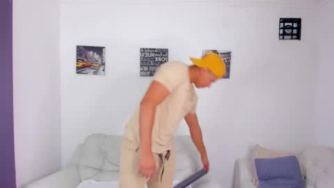 Snapshot of areslevi chatting on October 16, 6:42 pm ares levi online show from October 16, 6:42 pm