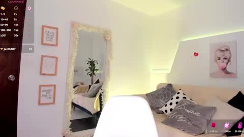 Ari online show from January 31, 4:27 pm