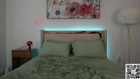 Snapshot of ari_lovexo chatting on December 15, 6:15 pm Ari and Penn online show from December 15, 6:15 pm