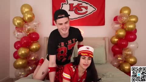 Snapshot of ari_lovexo chatting on February 9, 9:17 pm Ari and Penn online show from February 9, 9:17 pm